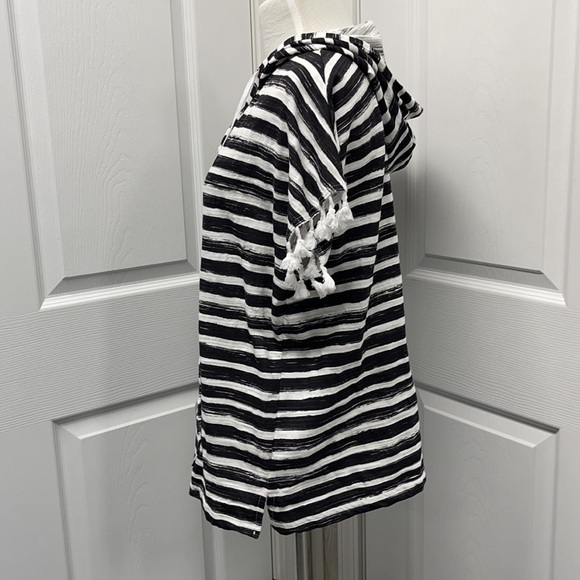 Onque Casual Medium Black & White Striped Hoodie Shirt - Picture 4 of 9